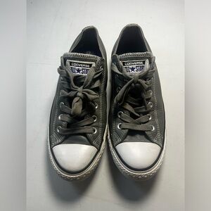 Leather Gray Low Top Converse / Men’s 7.5 Womens 9.5/ Lace Up